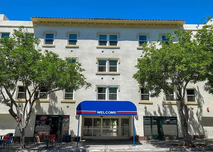 Cheap hotel: Motel 6-San Diego, Ca - Downtown