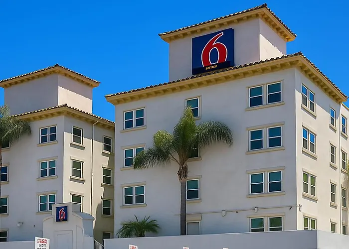 Cheap hotel: Motel 6-San Diego, Ca - Downtown