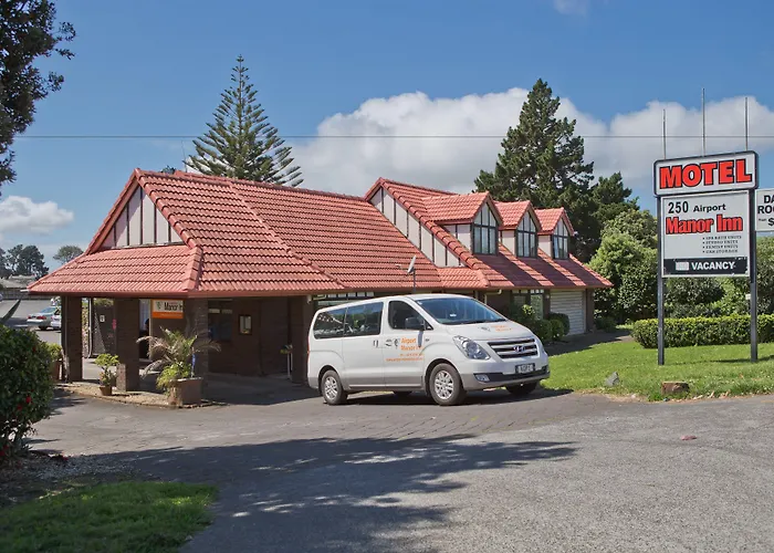 Cheap hotel: Airport Manor Inn