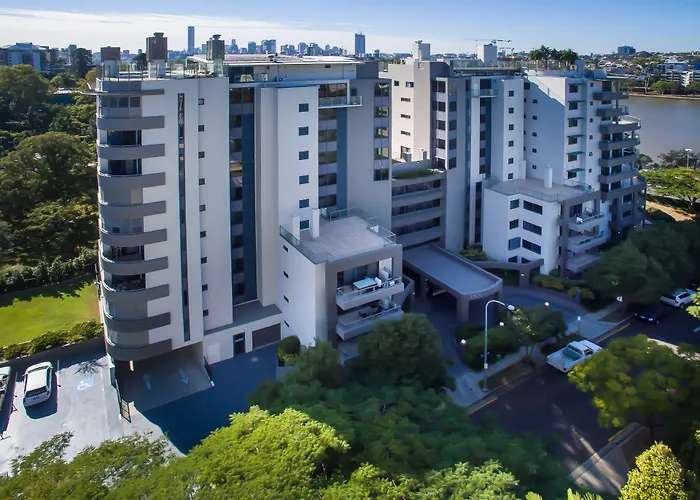 Resort: Inn On The Park Apartments