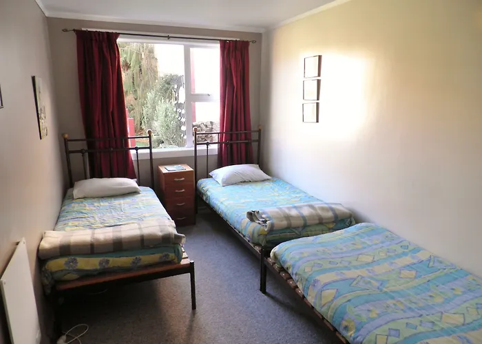 Bazil'S Backpackers Bbh Hostel & Surf School
