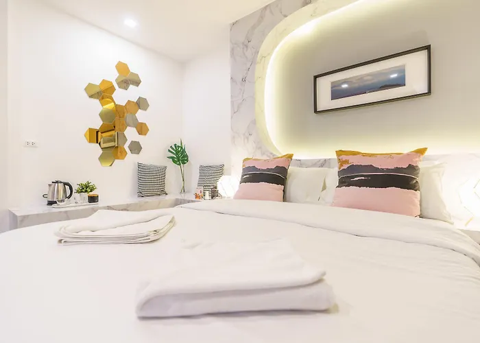 Hotel nahe College: Cheqinn Hostel - Sukhumvit 4 Nana Plaza