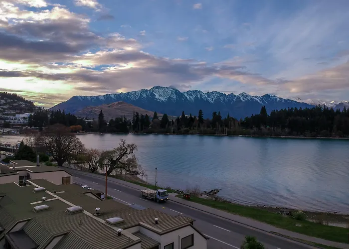 Apart hotel: Lakefront Apartments,18 Lake Esplanade Road