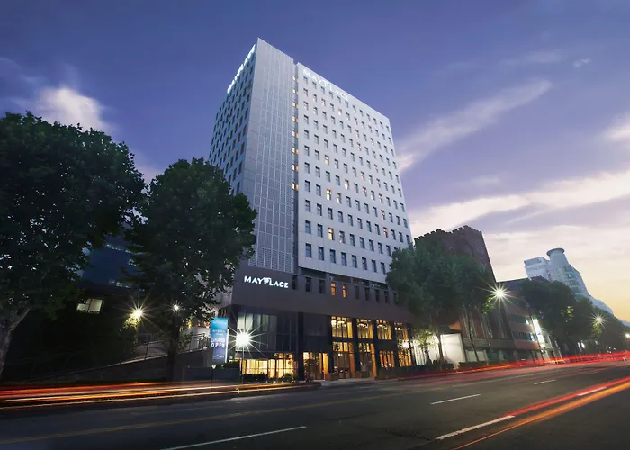 Hotels with tennis Mayplace