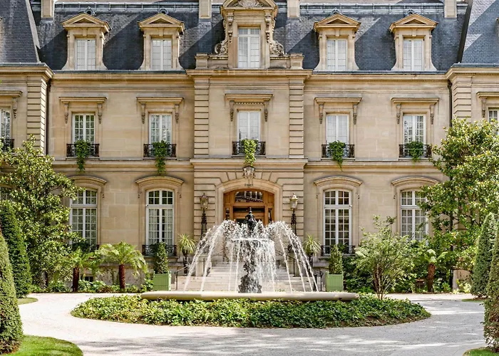 Resort: Saint James Paris