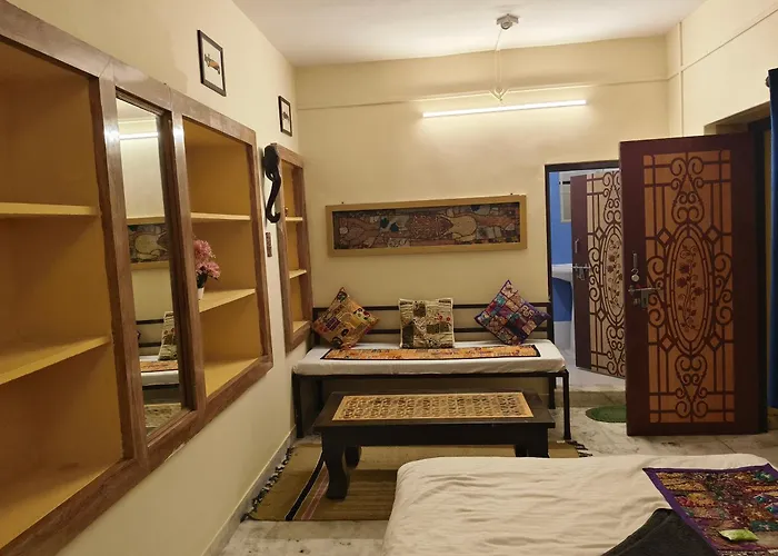 Incredible'S Hostel & Safari