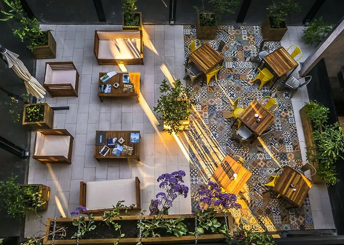 Luxury hotel only: Verso Hotel