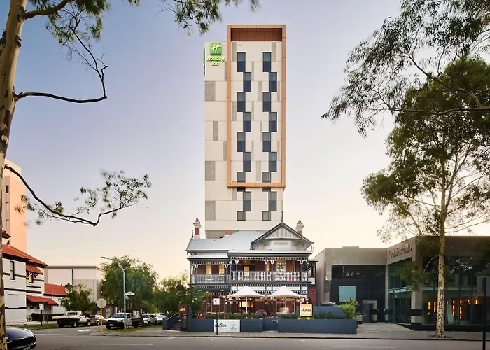 Hotel with view: Holiday Inn West Perth By Ihg