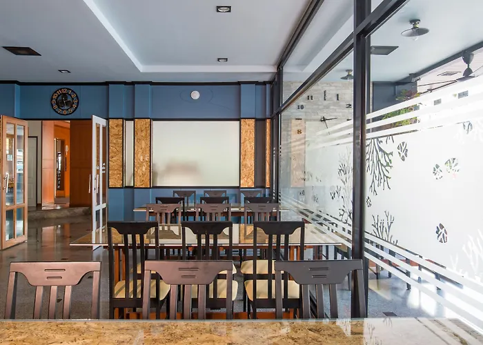 Amity Poshtel