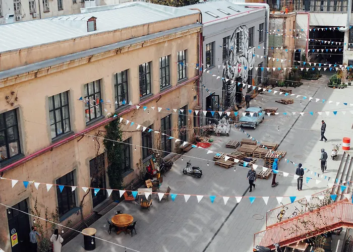 Pet Friendly hotel: Fabrika Hostel & Suites