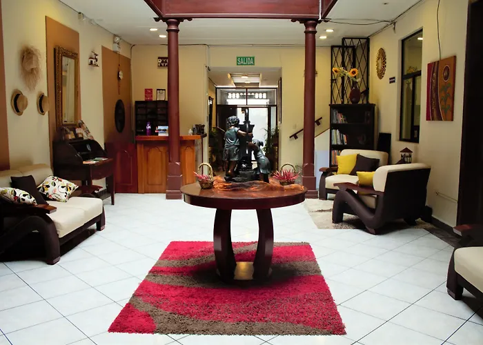 Hotel 4 Mundos