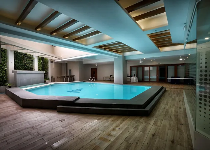 Hotel with pool: Mezzo Hotel