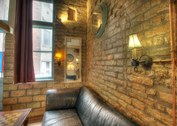 Lavender Circus Hostel, Doubles & Ensuites