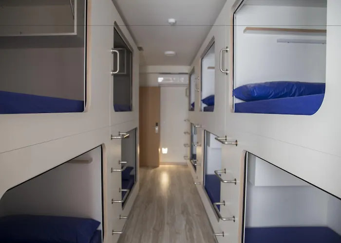Hostel Cross (Adults Only)