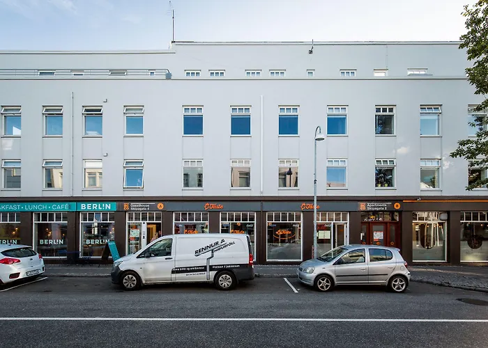 Hotel near College: Acco Luxury Apartments