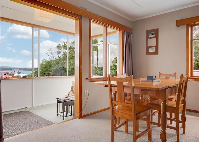 Surat Bay Lodge, Motel And Backpackers