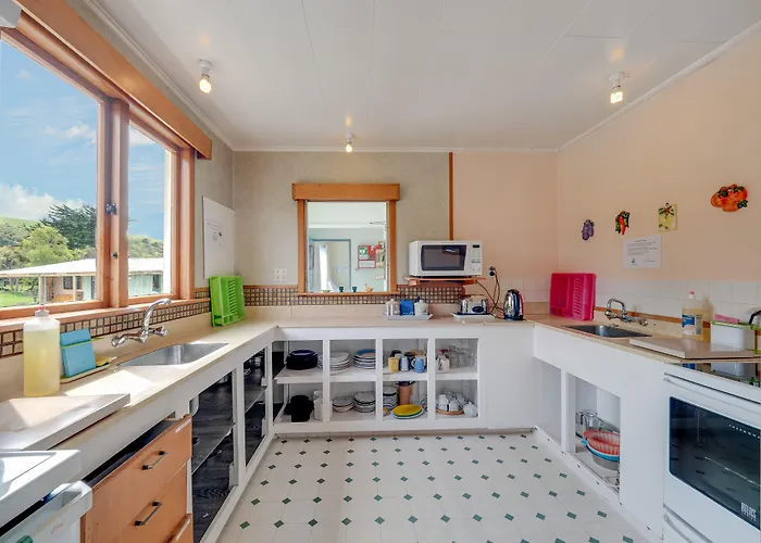 Surat Bay Lodge, Motel And Backpackers