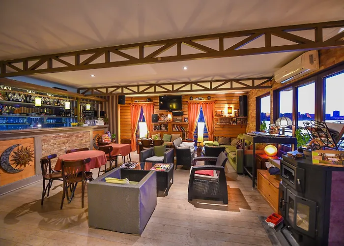 San Art Floating Hostel & Apartments