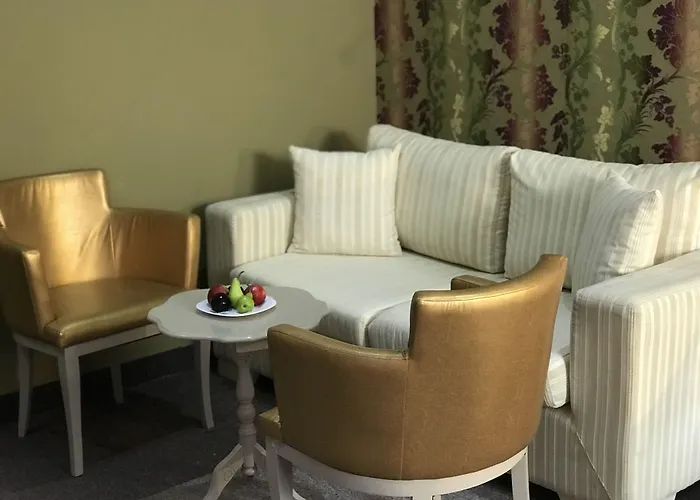 Resort: Hotel Deluxe