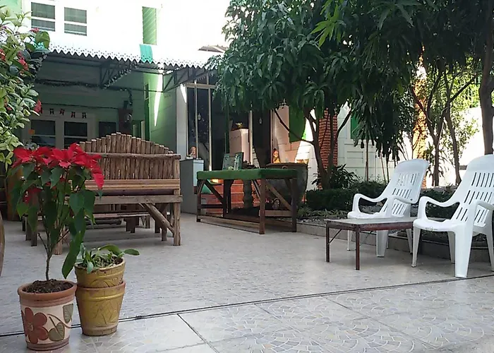 The Oasis Hostel (Adults Only)