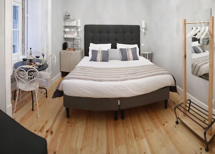  B In B Lisbon Downtown Suites