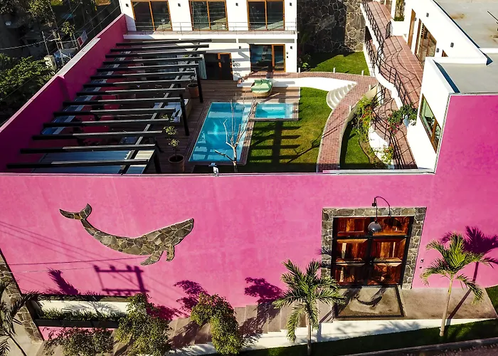 Central hotel: Casa De La Ballena (Adults Only)