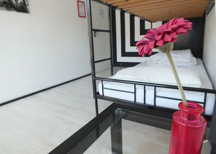 Max Hostel