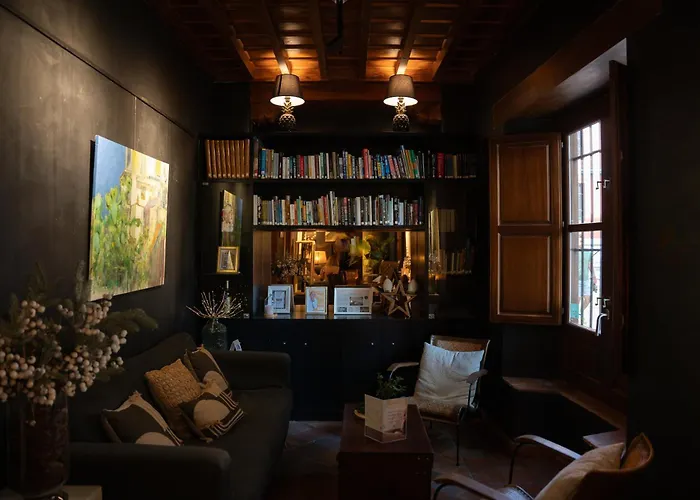 Pet Friendly hotel: Gar Anat Hotel Boutique