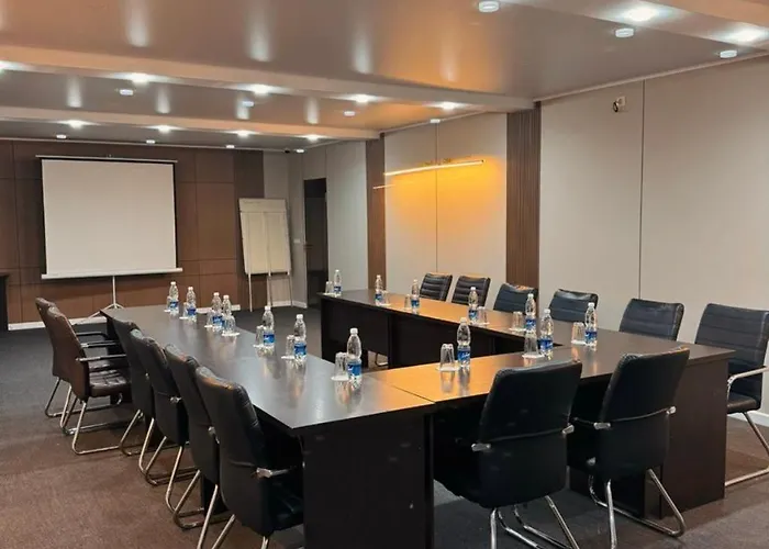 Soluxe Hotel