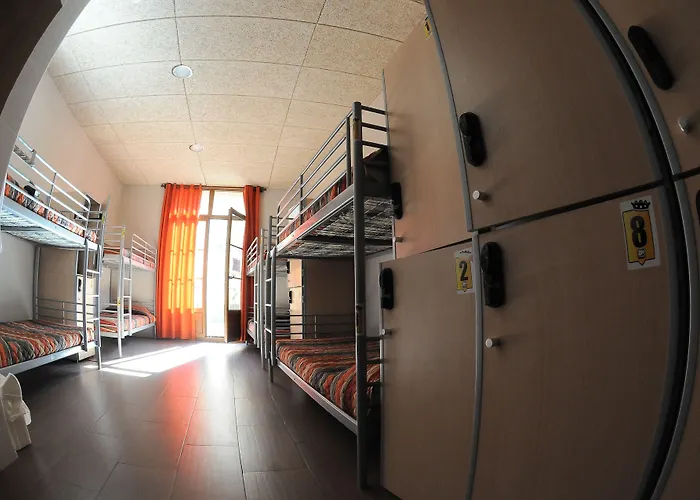 Be Zaragoza Hostel
