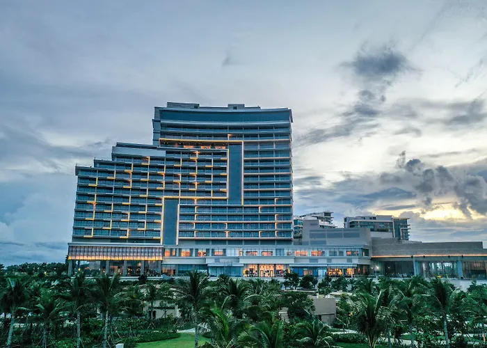 5 star hotel: Hoiana Hotel & Suites