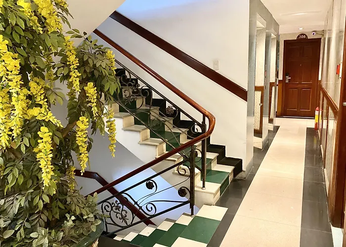 Hotel near College: Ha Oanh 2 Hotel