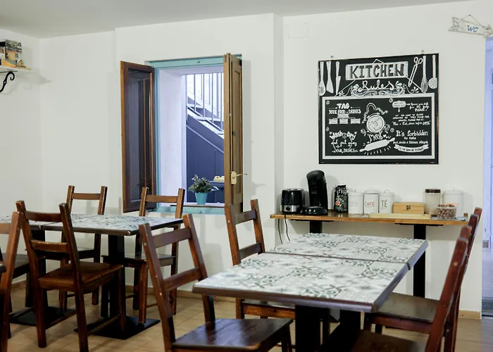 Mana Mana Youth Hostel