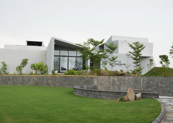 Villa: Casa Concreto- 5-Bedroom Luxury Villa With All Weather Pool