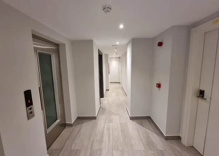 10m2 Hotel
