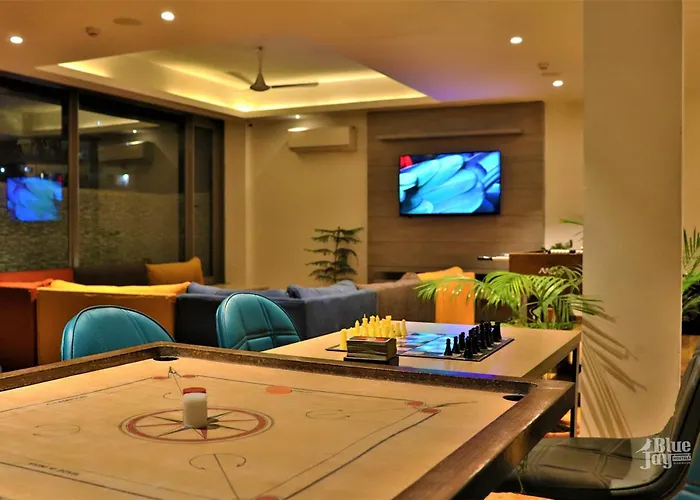 The Blue Jay Hostel - Dorms & Rooms