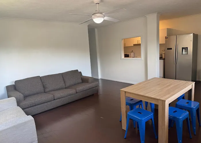 Mumma'S Hostel Surfers Paradise - 18 To 40 Years Old - Passport Only