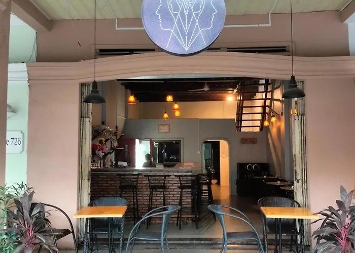 Idiosyncrasy Bar And Hostel