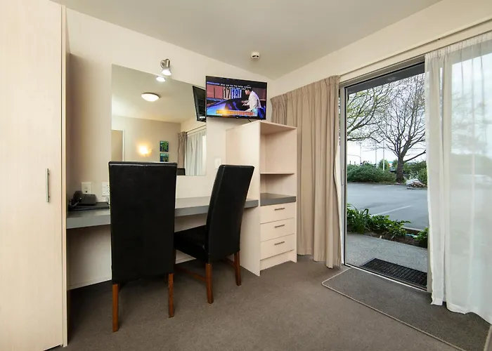 Romantic hotel: Cranford Oak Motel