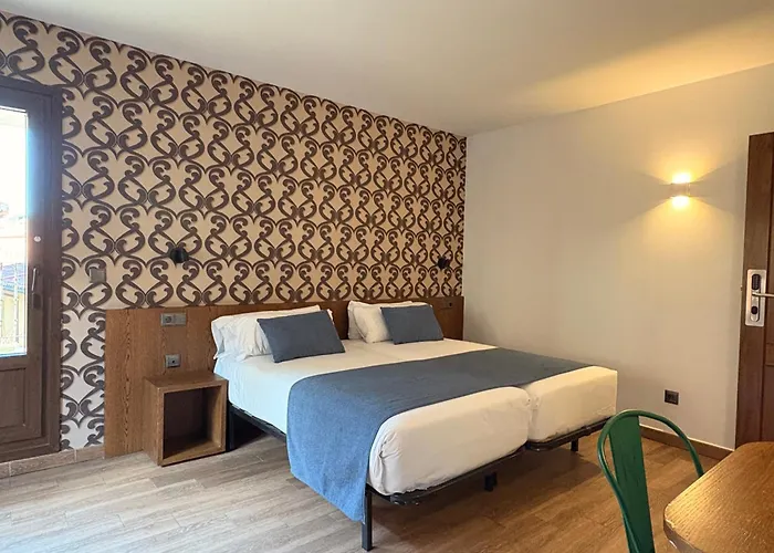 Guest house: Leon Center Rooms