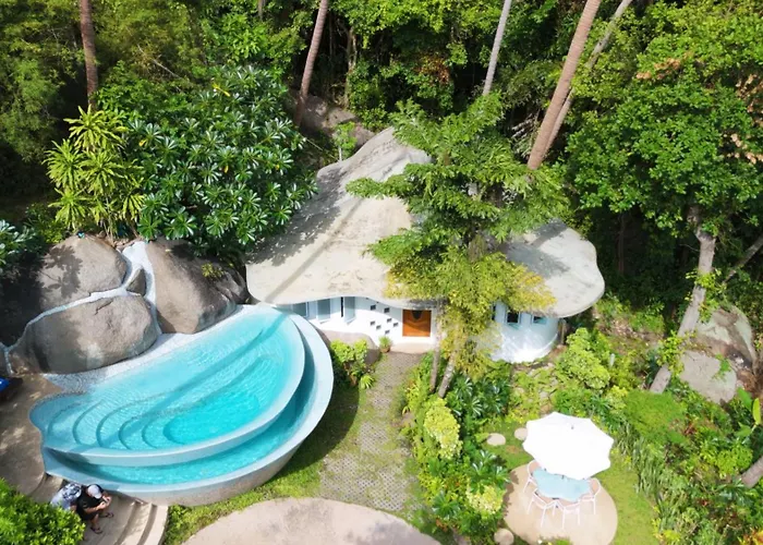 Pet Friendly hotel: Monkey Flower Villas