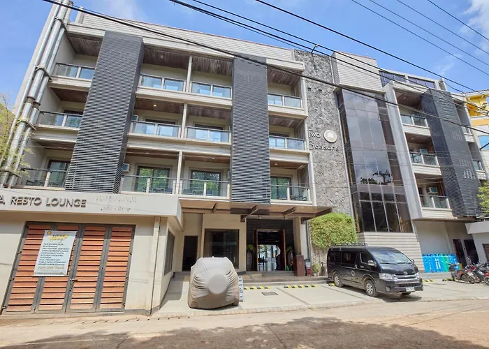 Two Seasons Coron Bayside Hotel