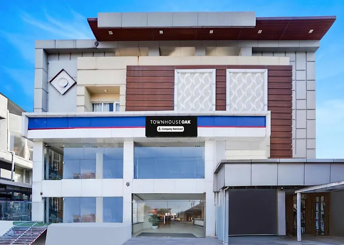 Hotels With Four Stars Super Townhouse Oak Silver City Chowk Formerly Hw Residency