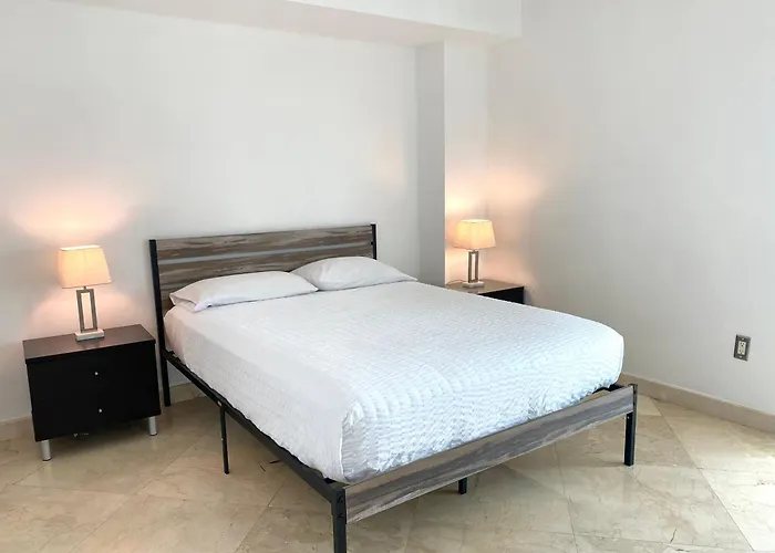 Hotel near College: The King David Condos