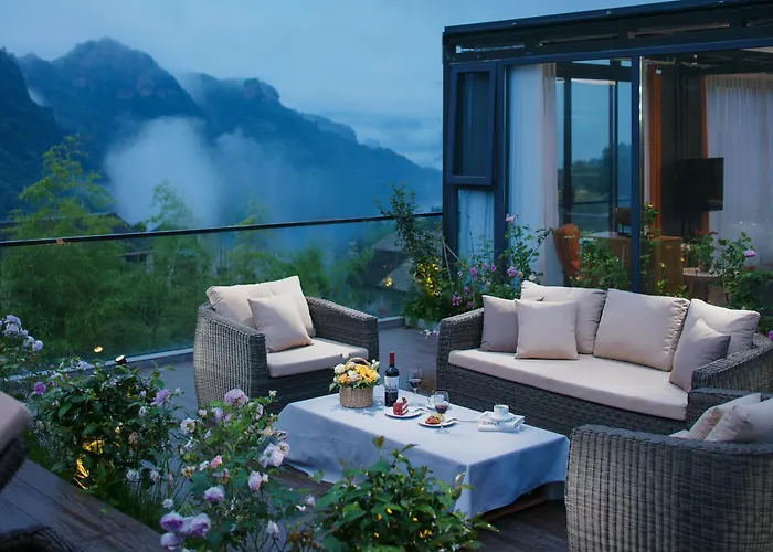 Pandora'S Hilltop House Resort