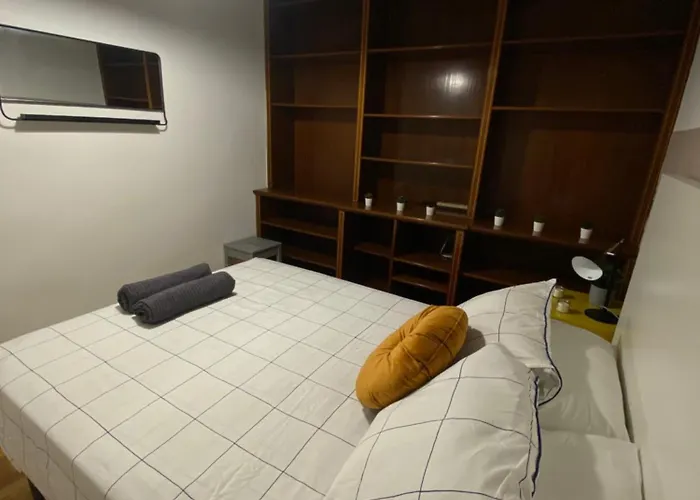 Santa Engracia Street, Private rooms