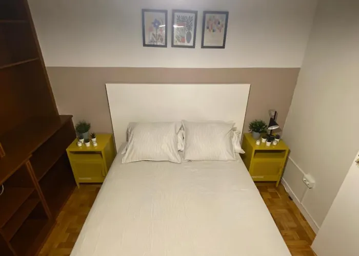 Santa Engracia Street, Private rooms