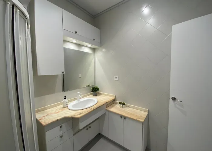 Santa Engracia Street, Private rooms