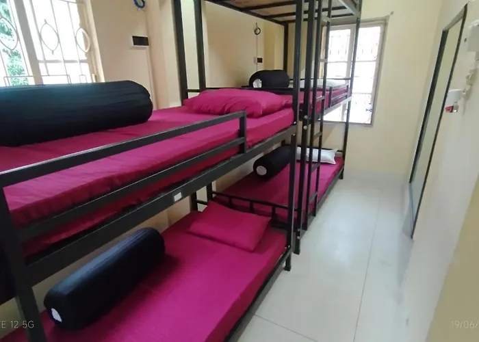 Roamers Inn Backpackers Hostel