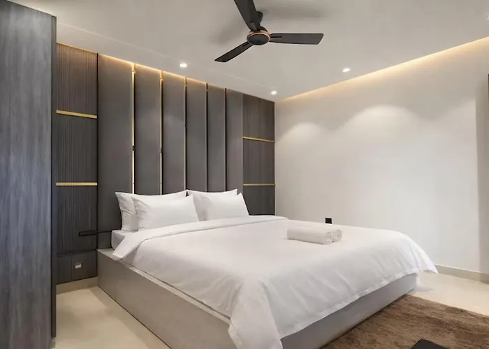 Сity center hotels Neeraj Marine Ganga Stays With Ganga Ghat Access